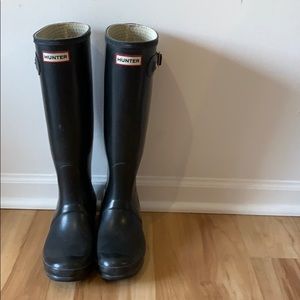 Hunter black size 8 boots